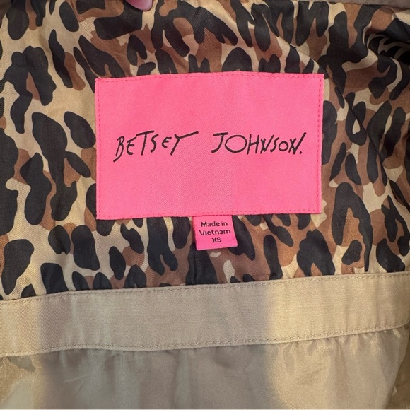 Betsey Johnson Belted Taupe Raincoat ruffle jacket – Hooded Gold Hardware XS - Picture 2 of 8
